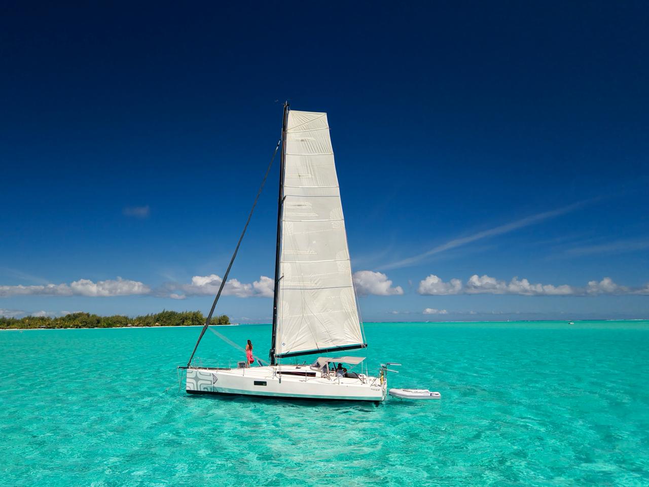 Le Pogo 12.50 Fast Guy au mouillage dans le sud-est du lagon de Bora-Bora